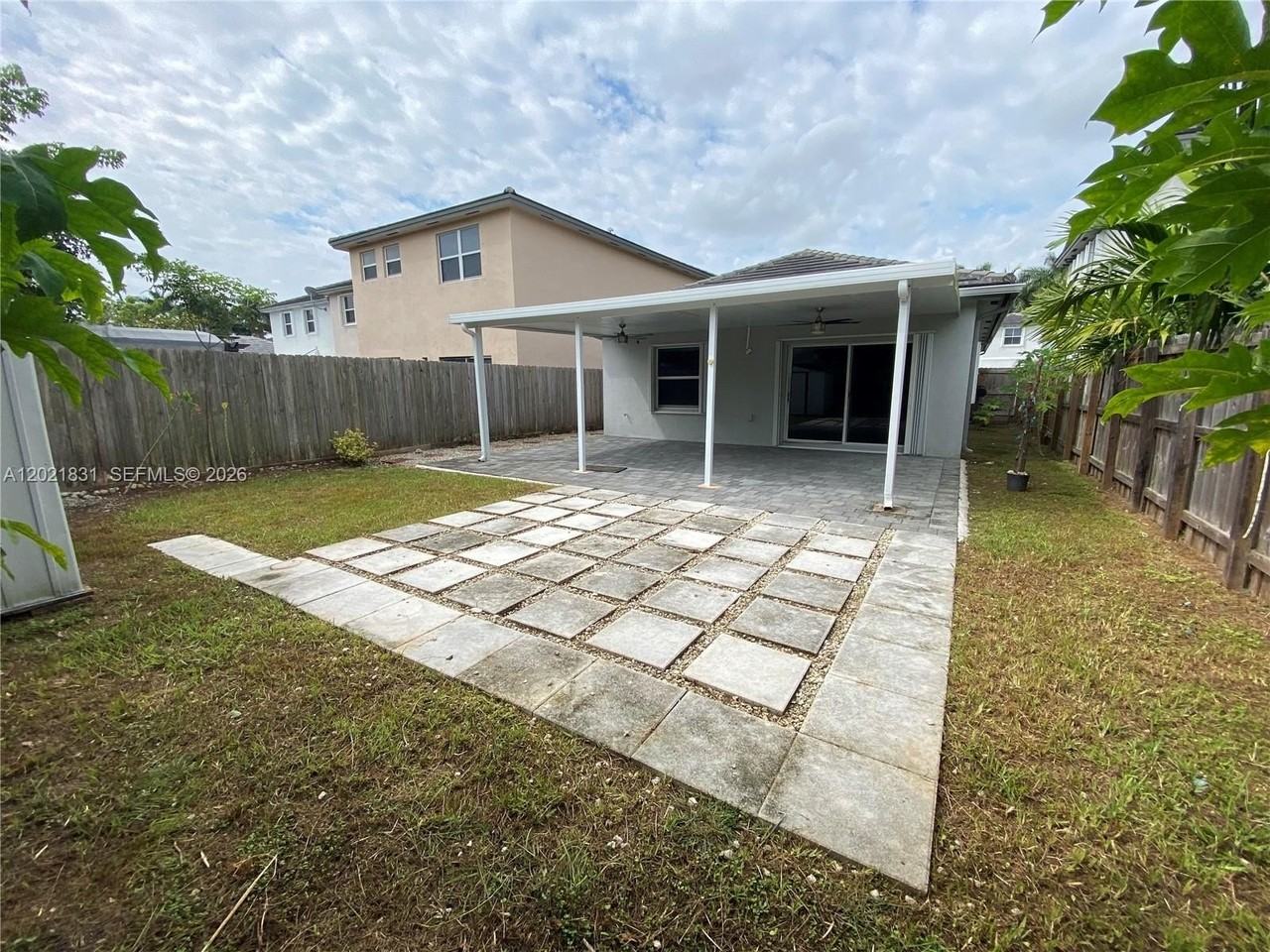 273 Se 31st Ave - Photo 5 of 5