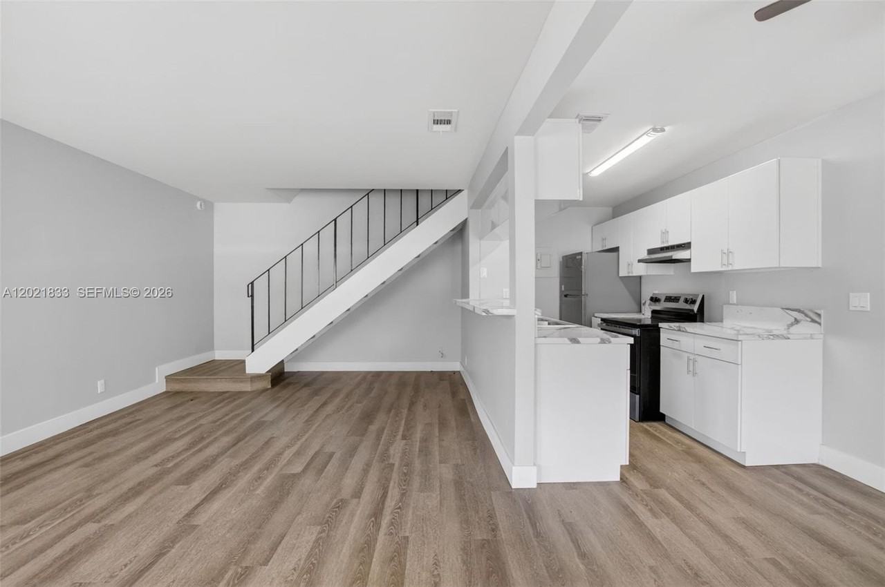 1511 Ilene Ct #4 - Photo 3 of 29