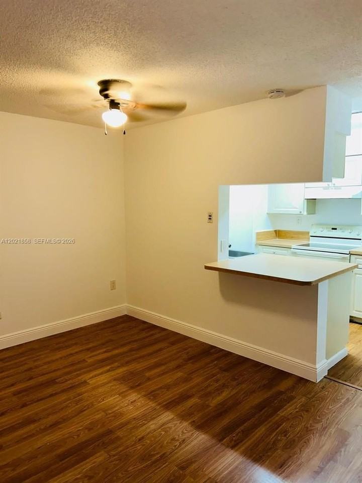 17425 Nw 67th Pl #D13 - Photo 3 of 28