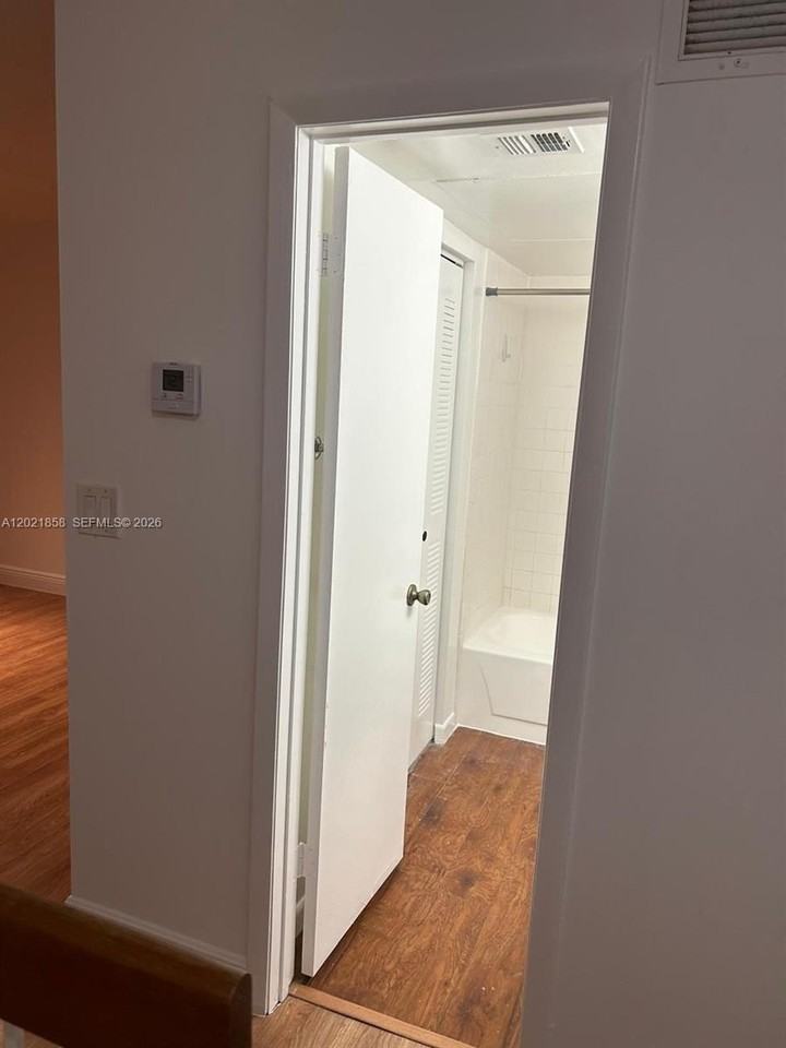 17425 Nw 67th Pl #D13 - Photo 5 of 28
