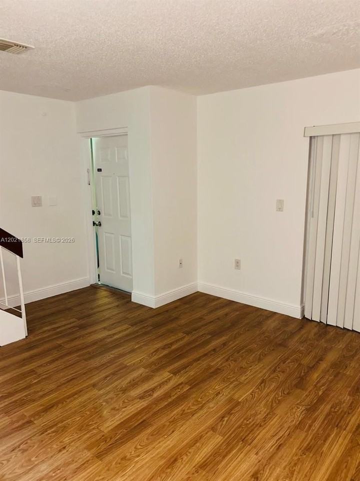 17425 Nw 67th Pl #D13 - Photo 6 of 28