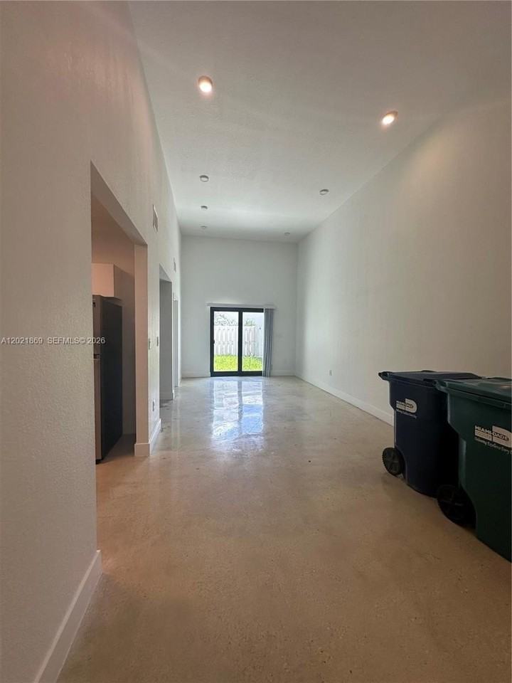 23935 Sw 110th Ct #23935 - Photo 3 of 10