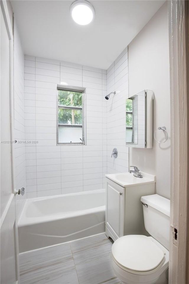 320 Mendoza Ave #2 - Photo 3 of 4