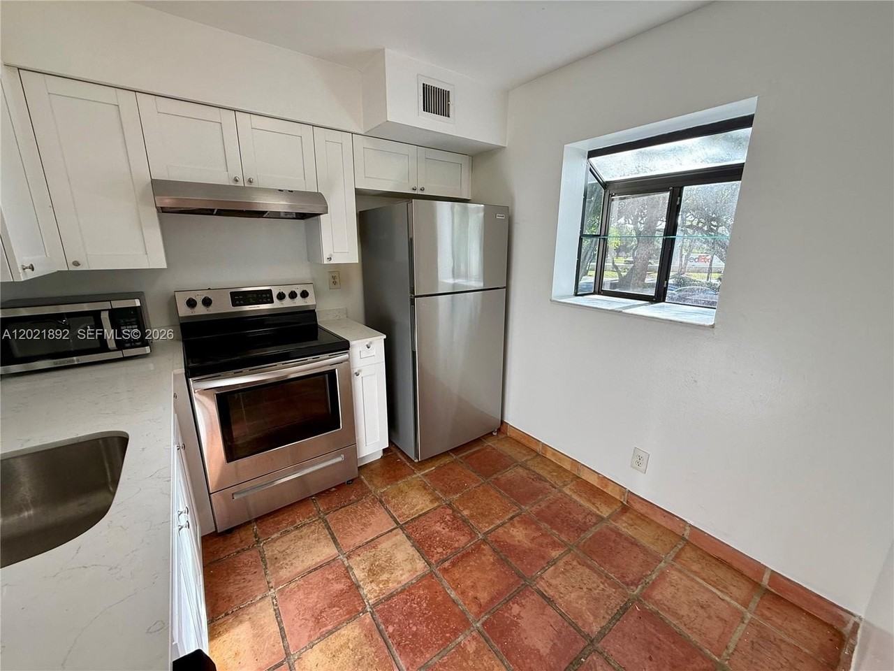 110 Gardens Dr #203 - Photo 4 of 26