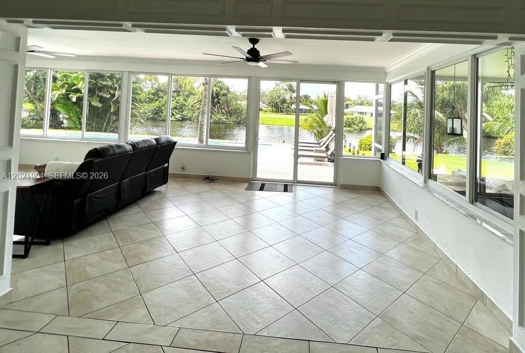 3324 Lakeview Blvd - Photo 3 of 36