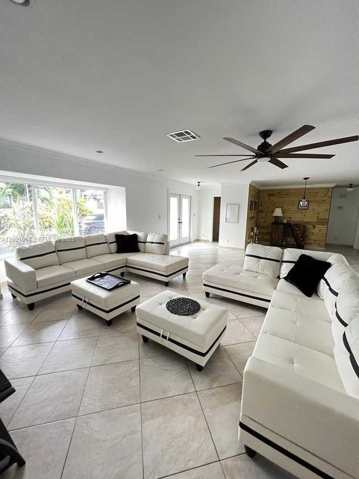 3324 Lakeview Blvd - Photo 4 of 36