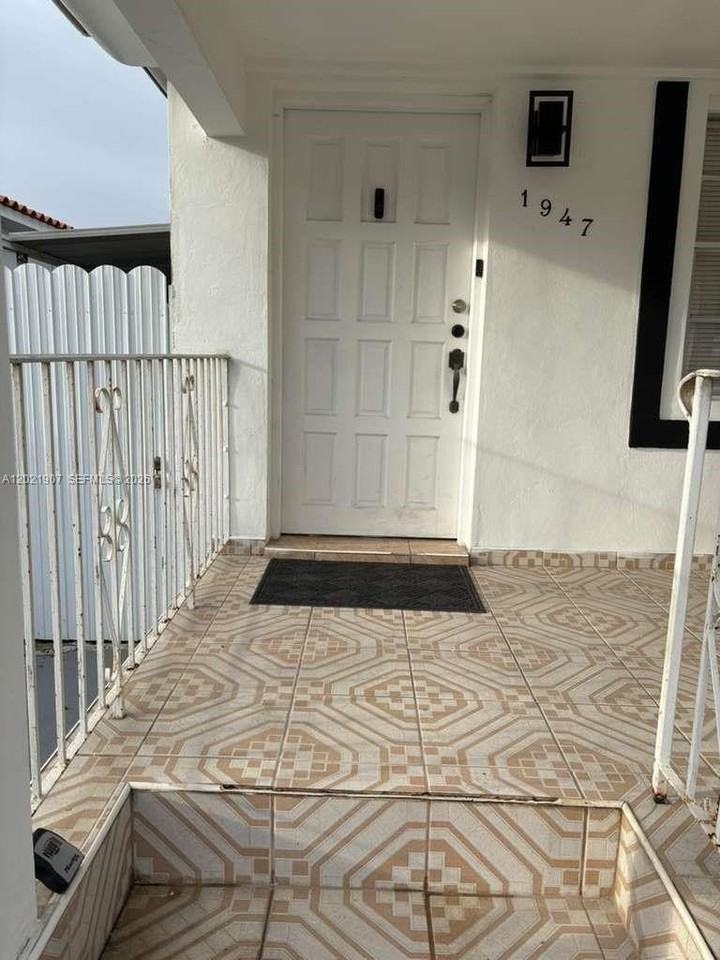 1947 Nw 33rd St #1 - Photo 3 of 11