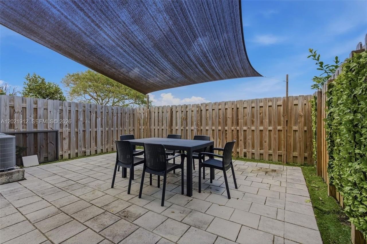 10009 Sw 228th Ter - Photo 5 of 48