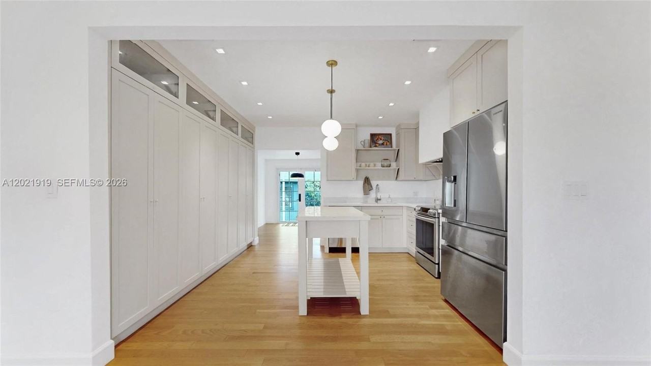 6415 Sw 39th St - Photo 6 of 41