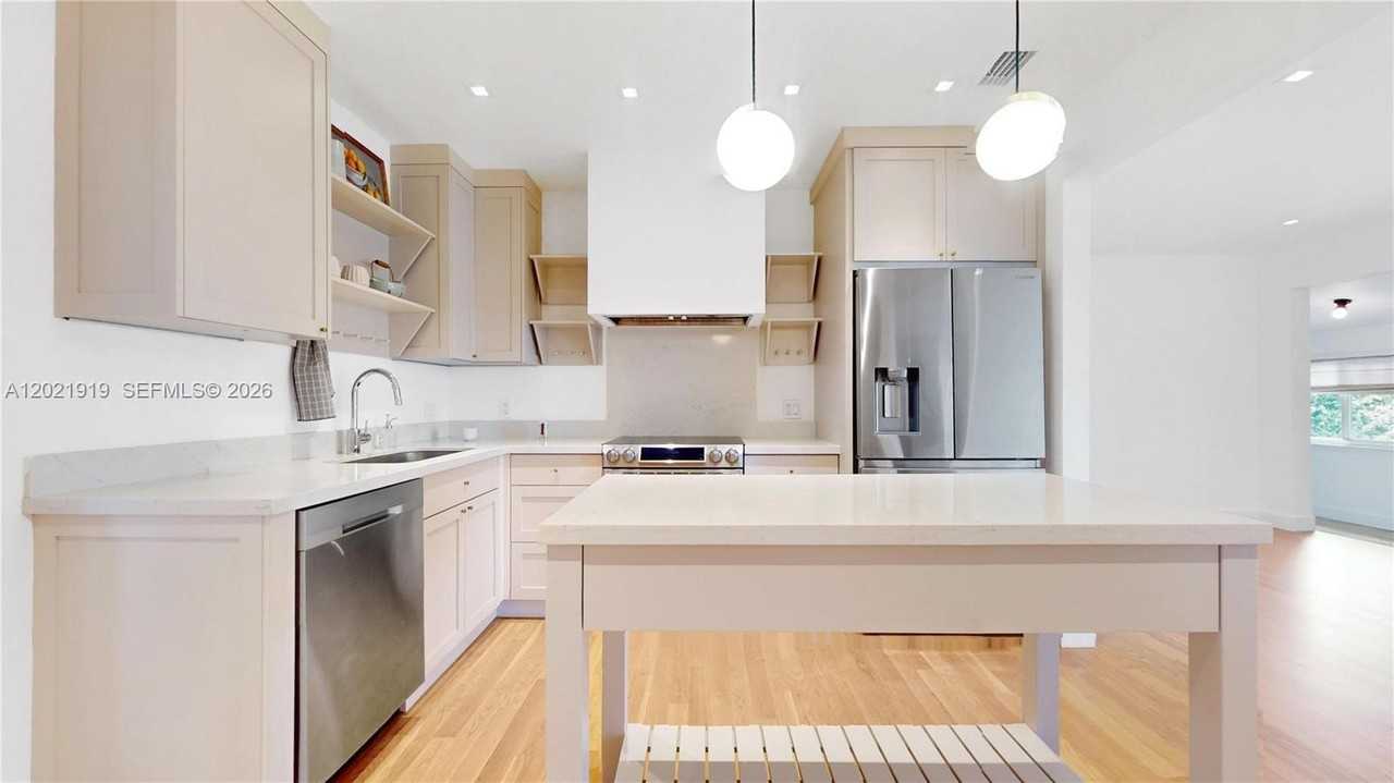 6415 Sw 39th St - Photo 7 of 41