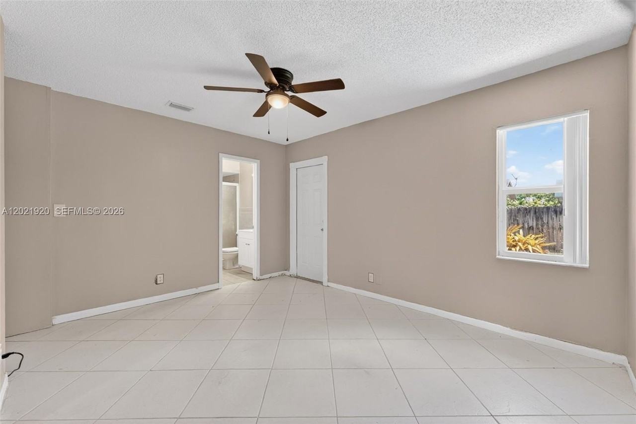 11135 Nw 25th Ct #1 - Photo 4 of 12