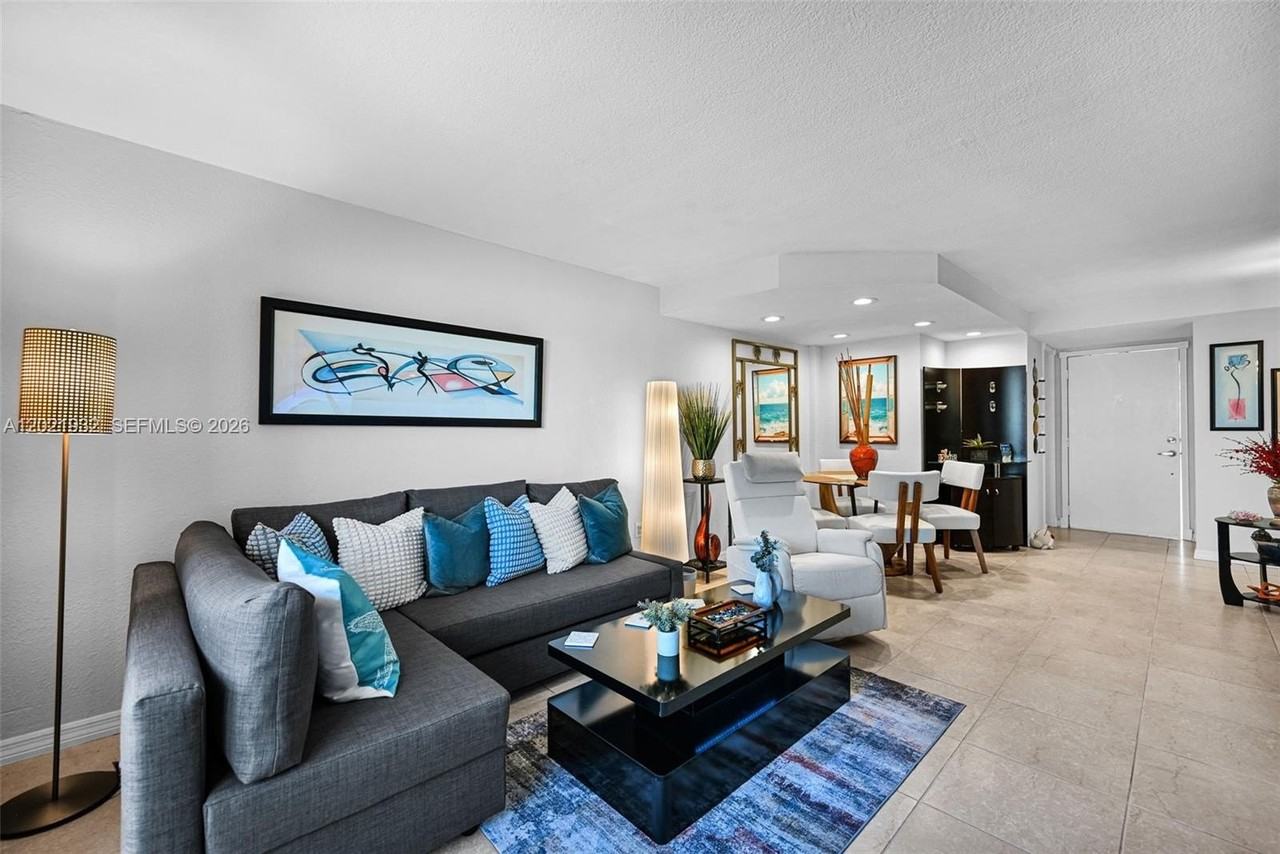 1334 Collins Ave #403 - Photo 7 of 36
