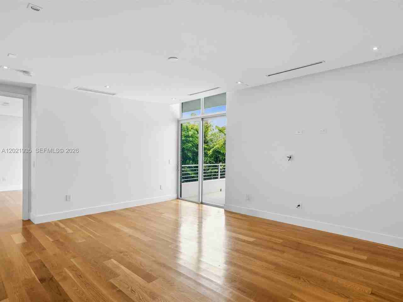 125 Hampton Ln - Photo 3 of 50