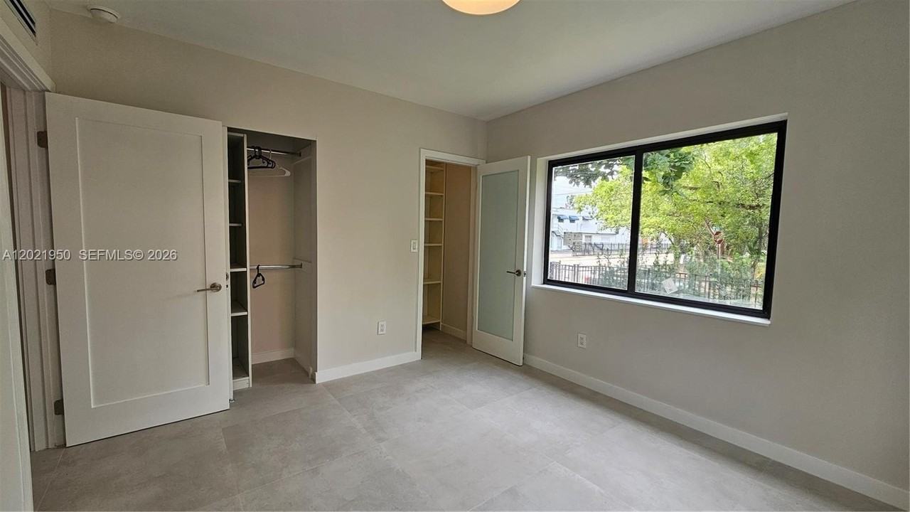 424 Ne 63rd St - Photo 6 of 18