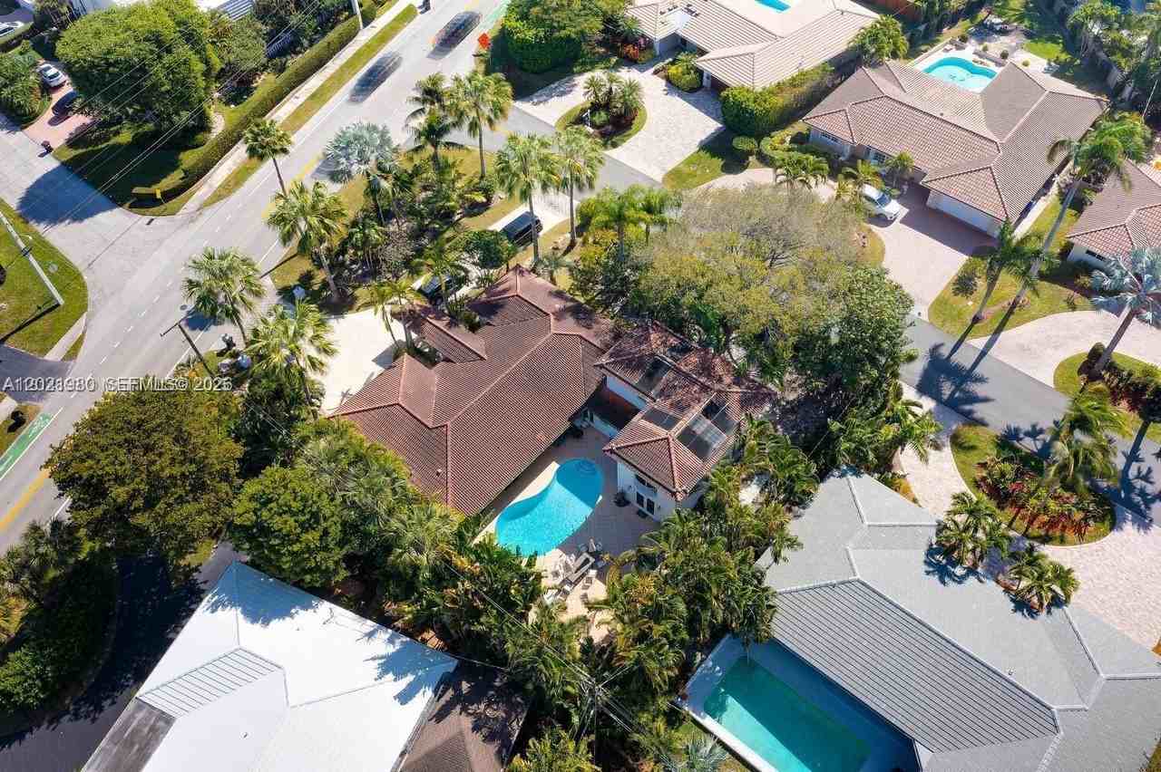 4101 Bayview Dr - Photo 3 of 47
