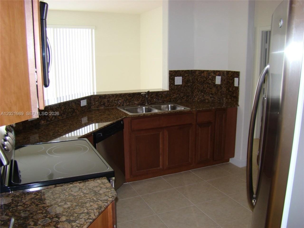 8651 Nw 111th Ct - Photo 3 of 10