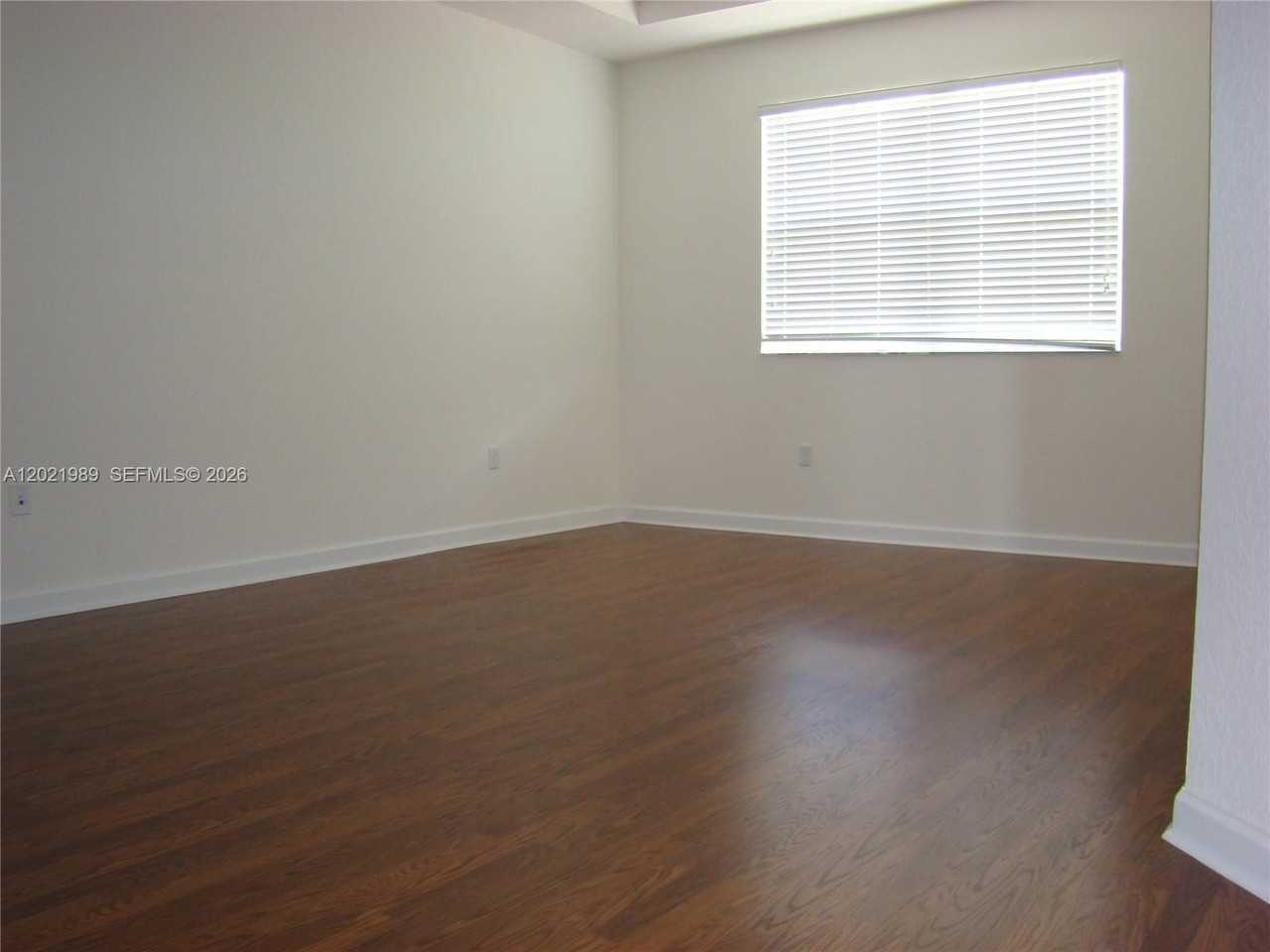 8651 Nw 111th Ct - Photo 4 of 10