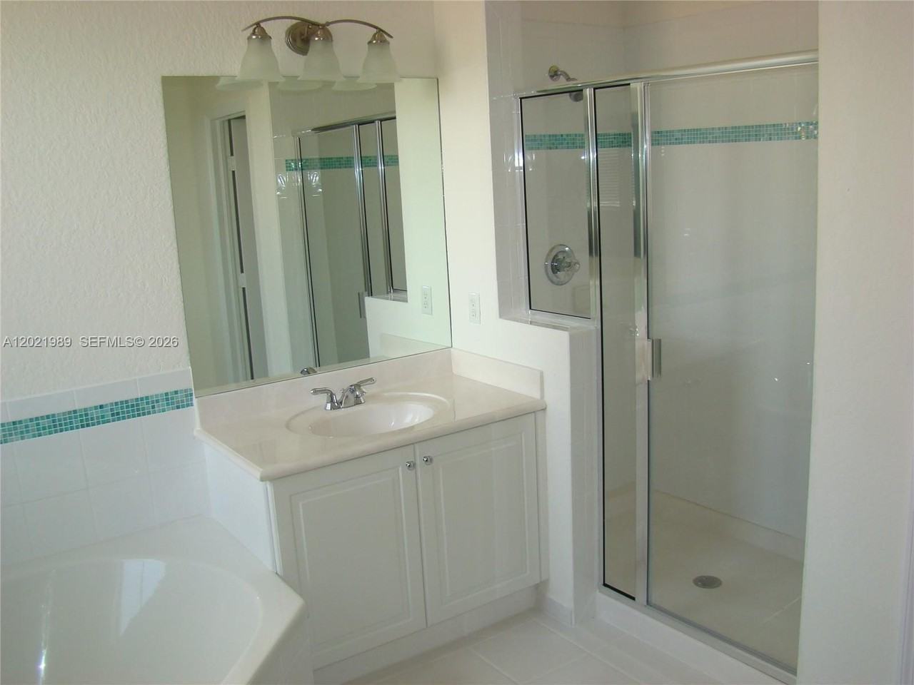 8651 Nw 111th Ct - Photo 5 of 10