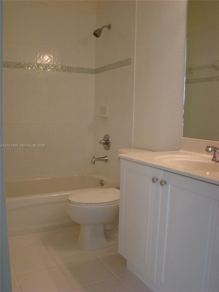 8651 Nw 111th Ct - Photo 7 of 10