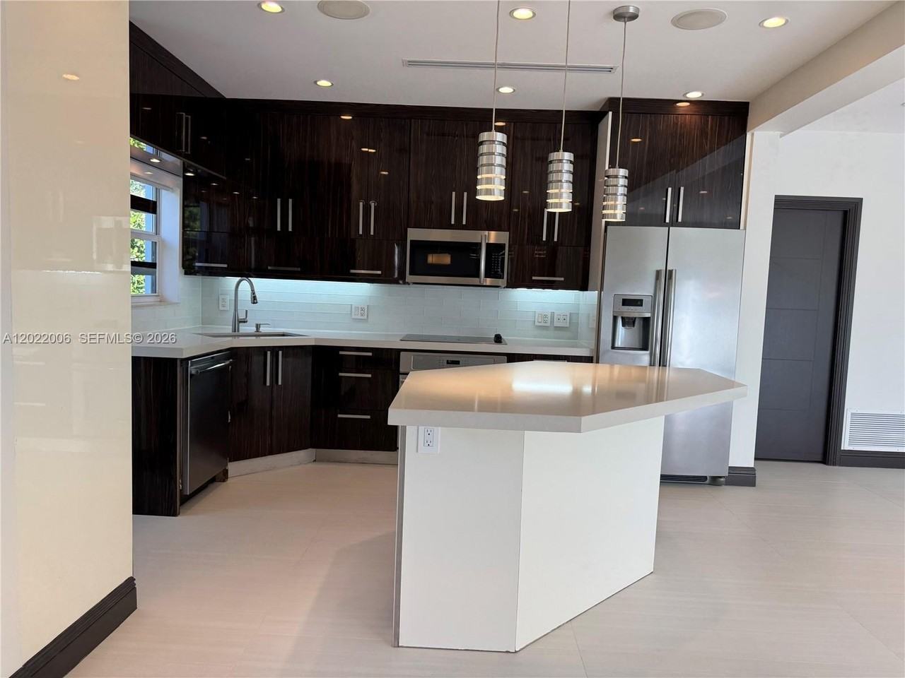 2209 Red Rd - Photo 2 of 16