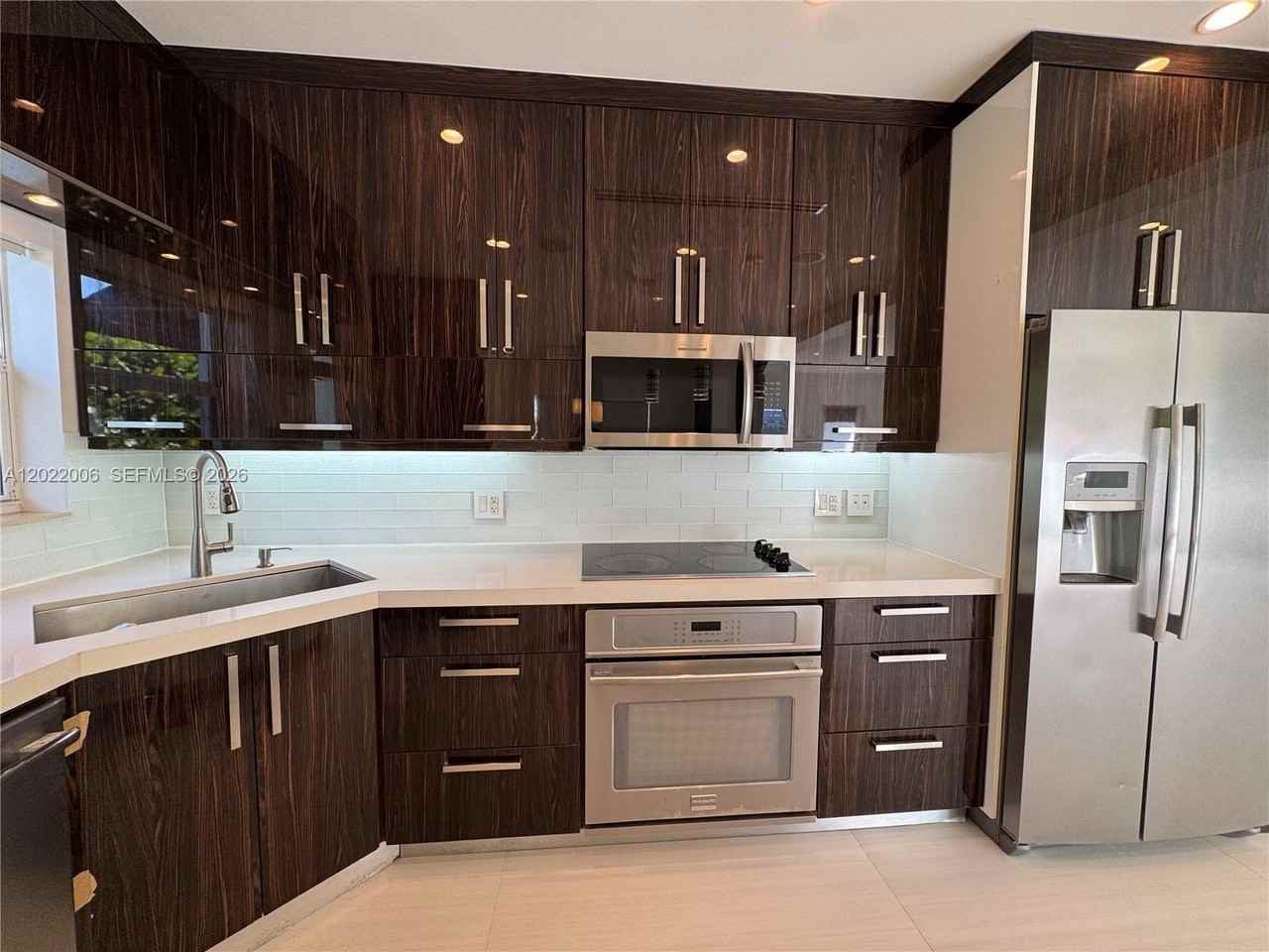 2209 Red Rd - Photo 3 of 16