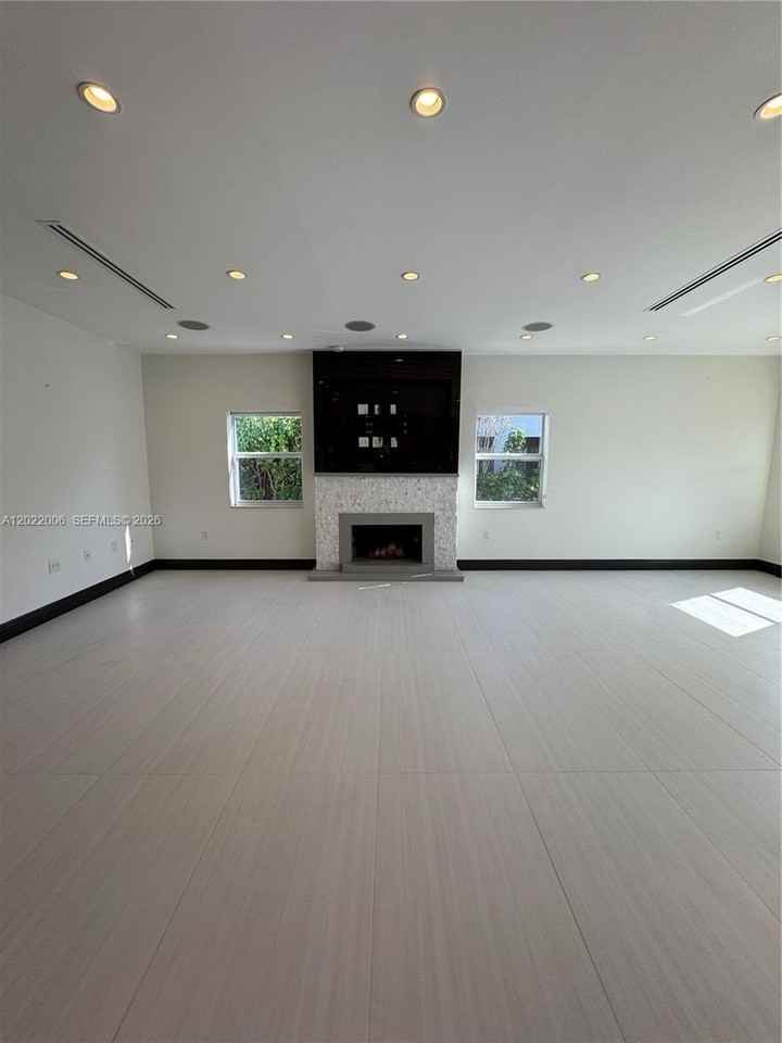 2209 Red Rd - Photo 4 of 16