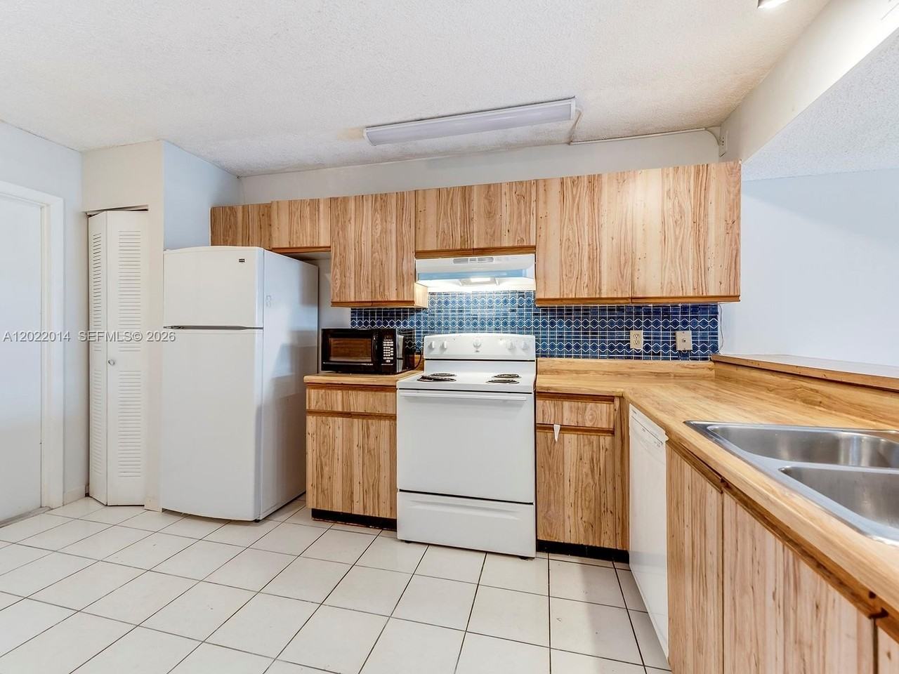 1351 Nw 124th Ave #1351 - Photo 3 of 18