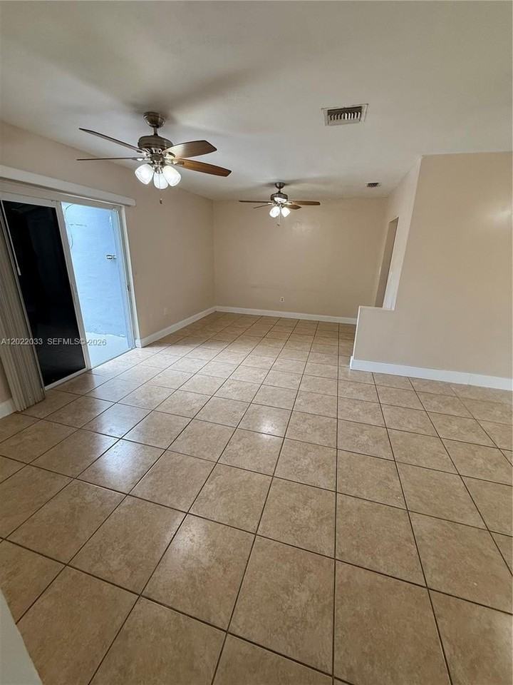 17520 Nw 40th Ave - Photo 2 of 21