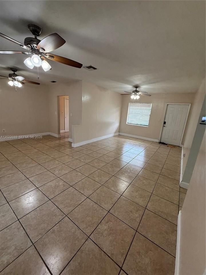 17520 Nw 40th Ave - Photo 3 of 21