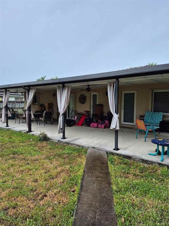 22064 Sw 125th Ave - Photo 2 of 3