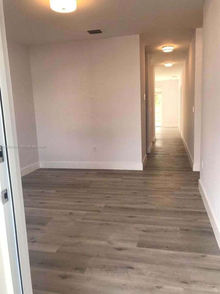 810 E 32nd St #810 - Photo 3 of 16