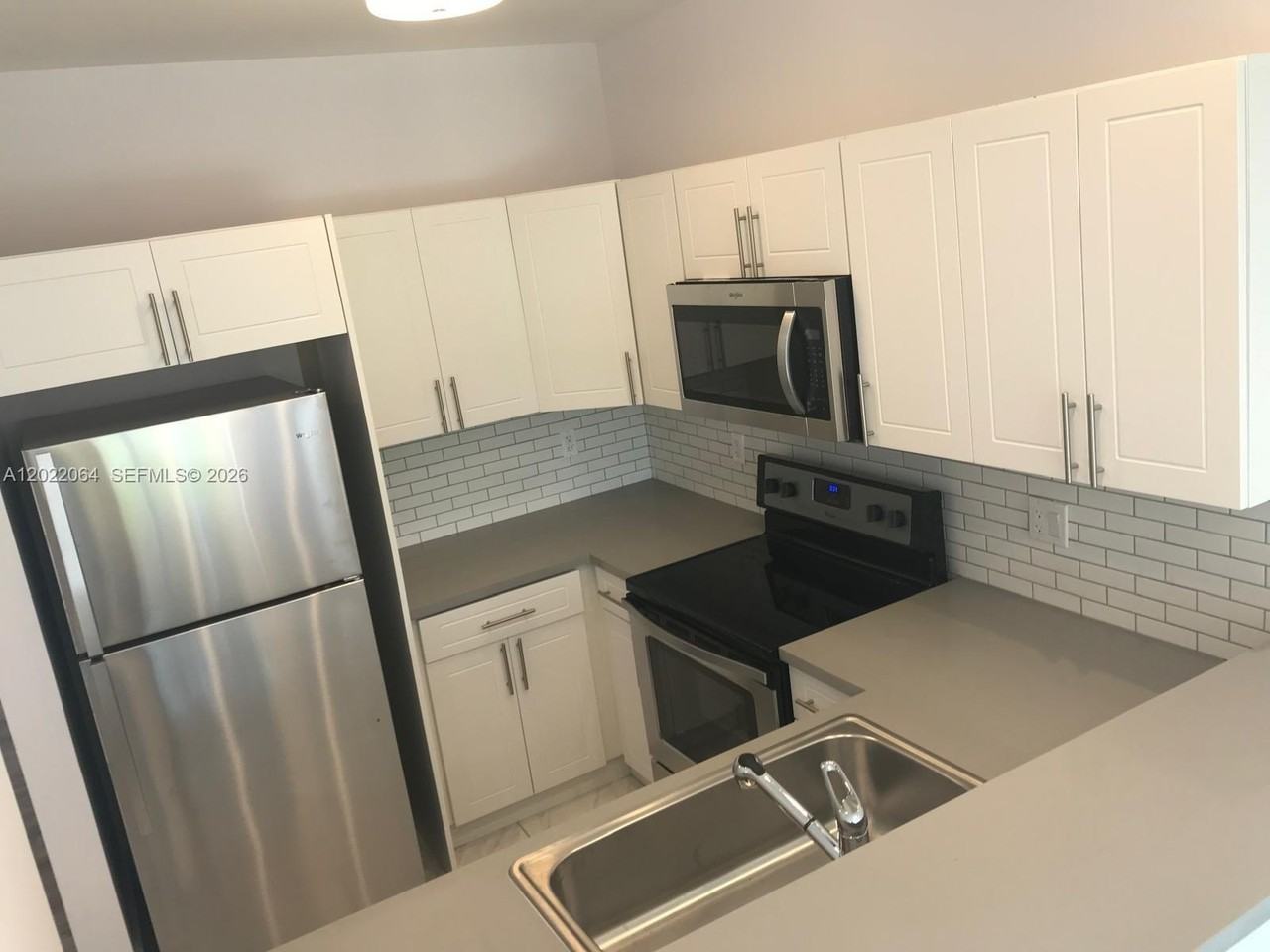 810 E 32nd St #810 - Photo 7 of 16