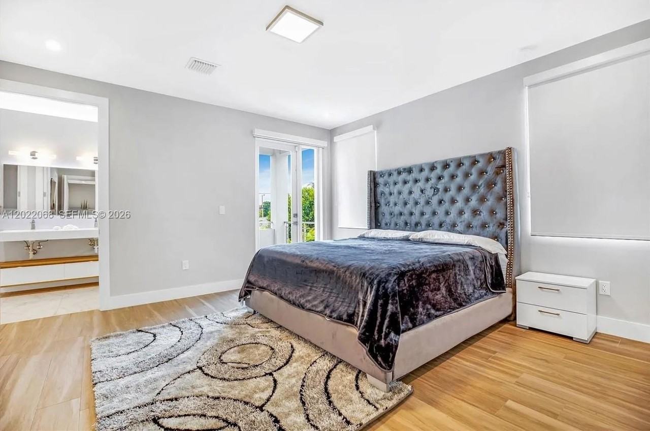 3657 Sw 26th St - Photo 6 of 12