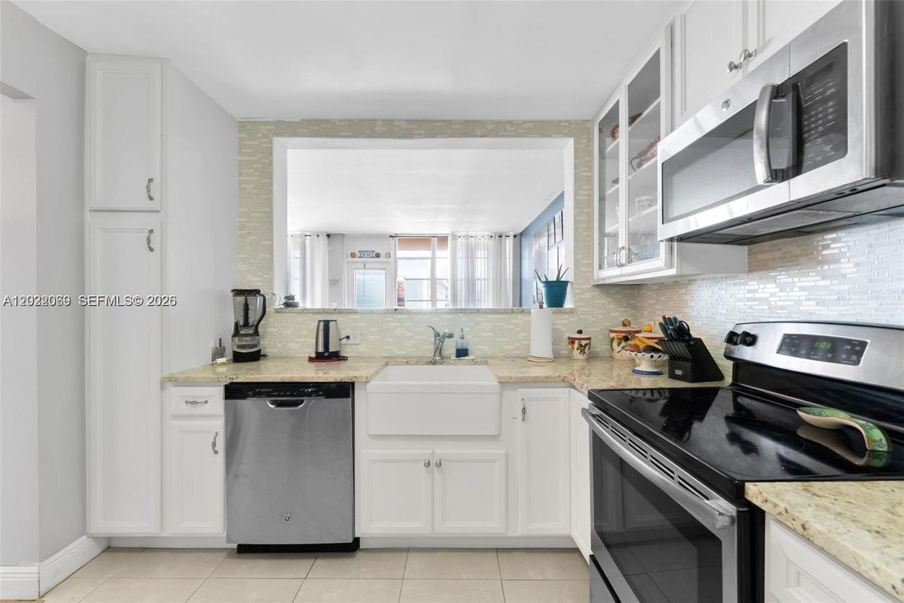 2025 Ne 164th St #808 - Photo 3 of 7