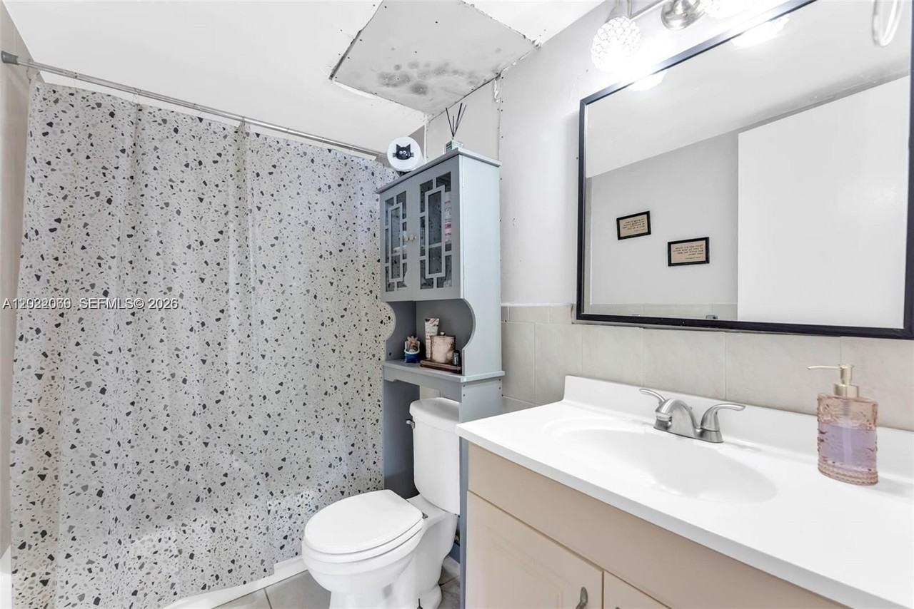 2025 Ne 164th St #808 - Photo 5 of 7