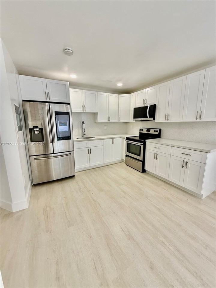 2652 Sw 34th Ave #REAR - Photo 3 of 12