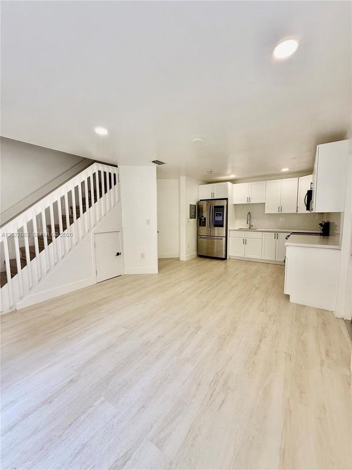 2652 Sw 34th Ave #REAR - Photo 4 of 12