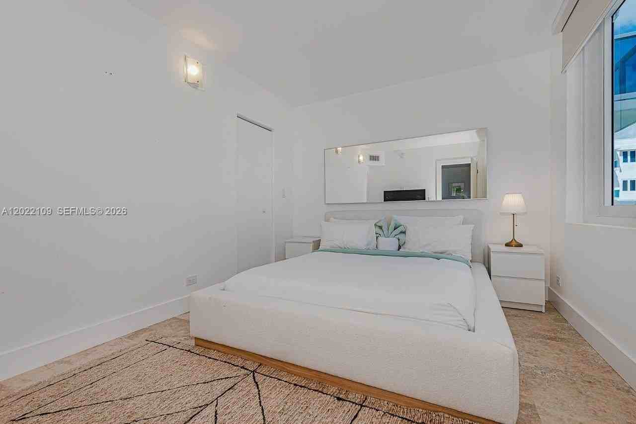 2301 Collins Ave #1515 - Photo 4 of 19
