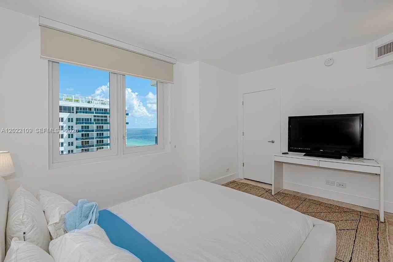 2301 Collins Ave #1515 - Photo 6 of 19