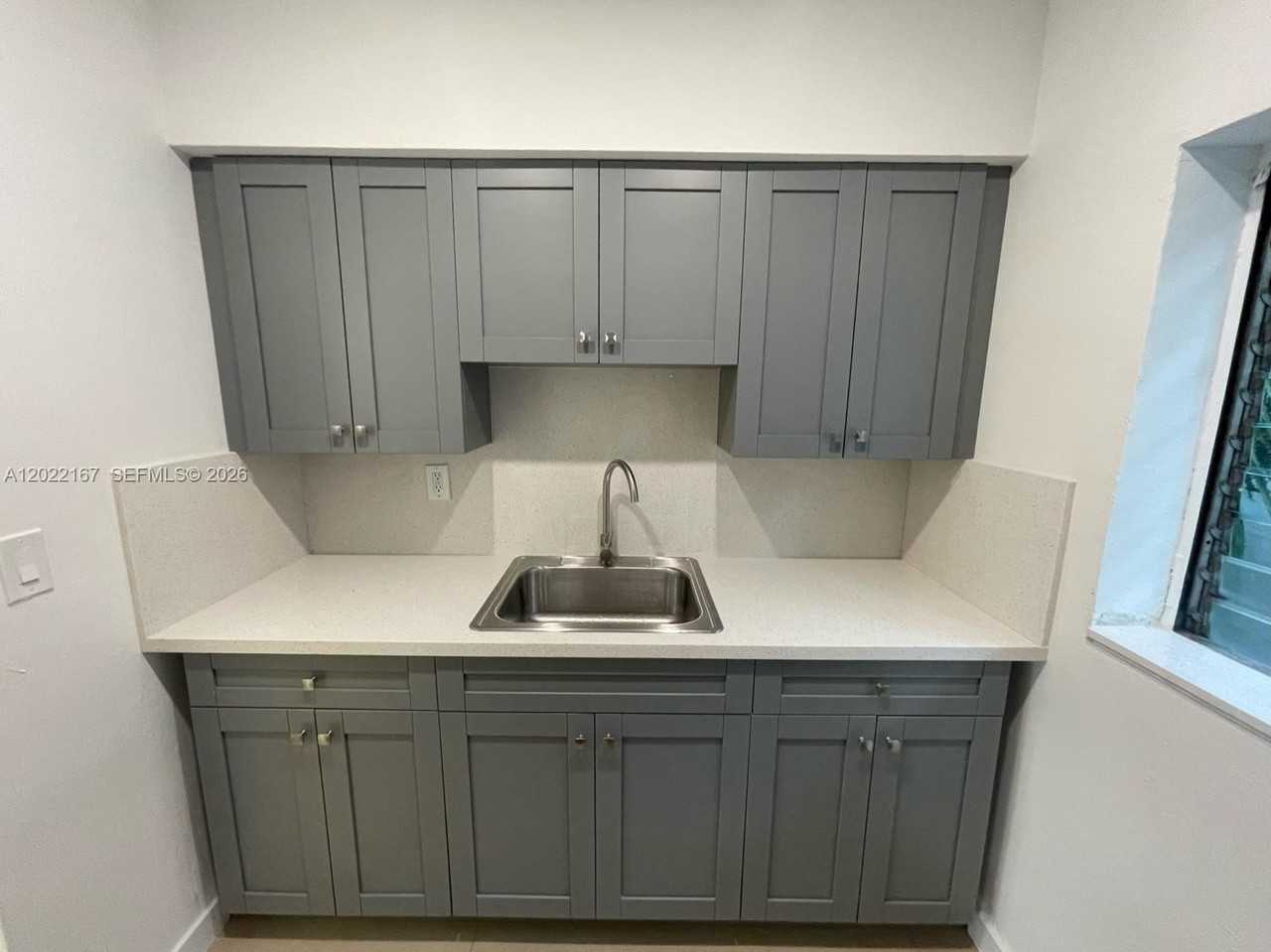 544 Michigan Ave #10 - Photo 3 of 11