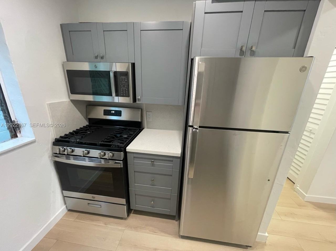 544 Michigan Ave #10 - Photo 4 of 11