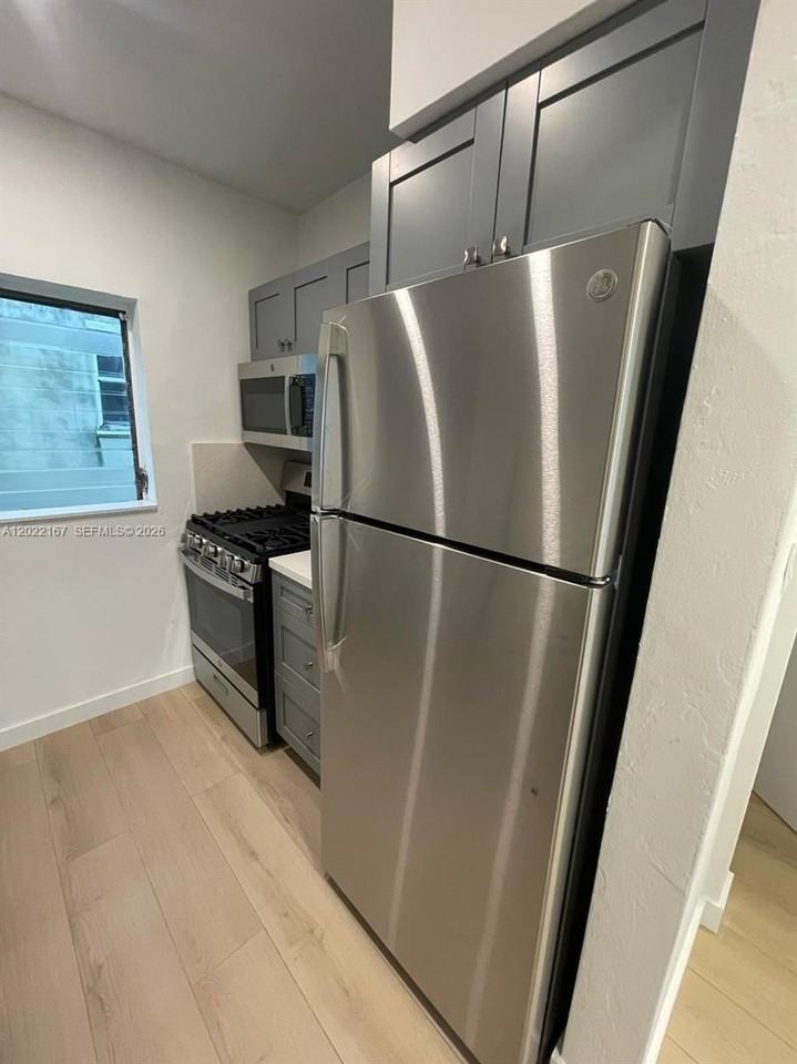 544 Michigan Ave #10 - Photo 5 of 11