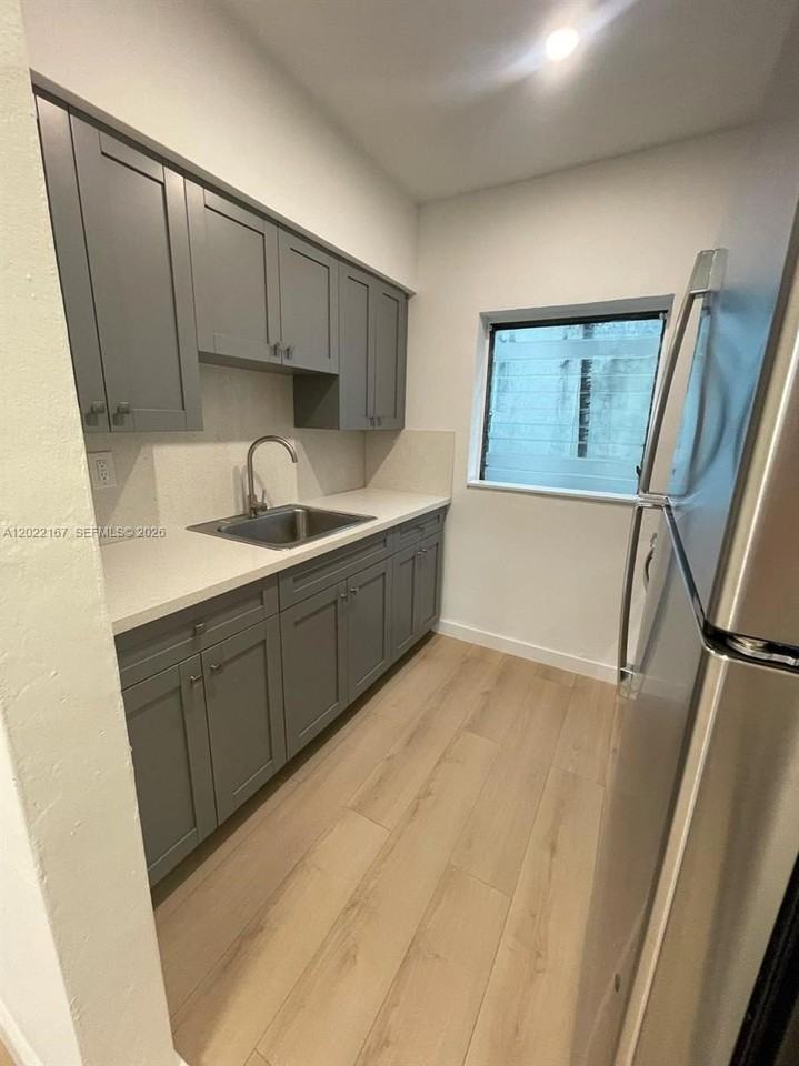 544 Michigan Ave #10 - Photo 6 of 11