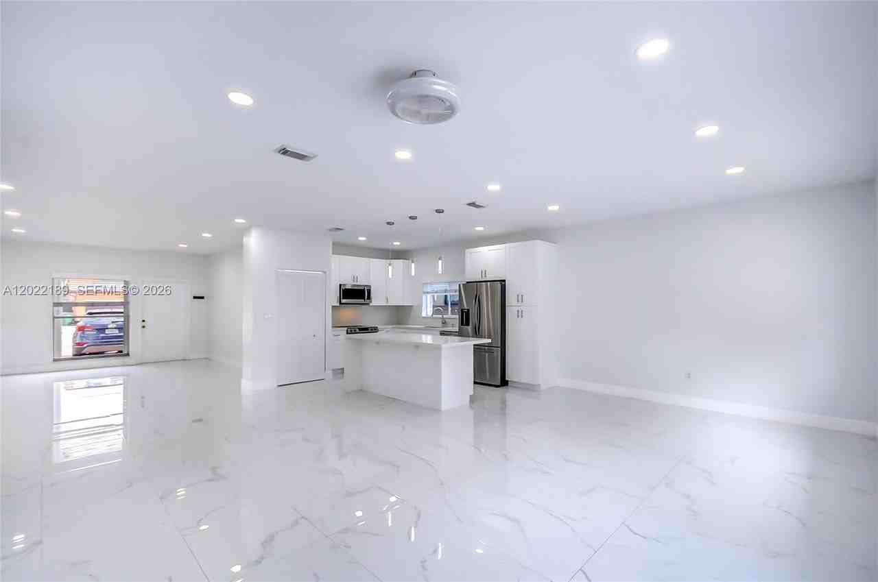 15548 Sw 19th Ln #15548 - Photo 6 of 26