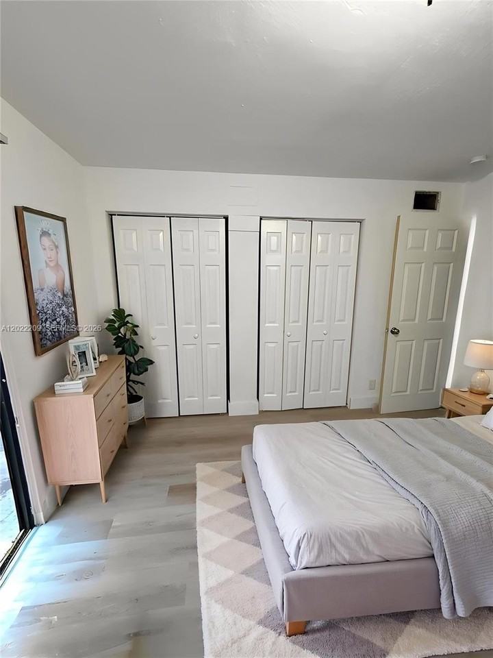 1309 Nw 8th Ave - Photo 2 of 8