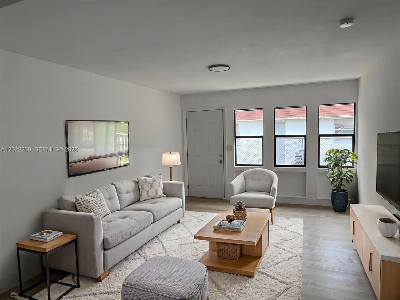 1309 Nw 8th Ave - Photo 3 of 8