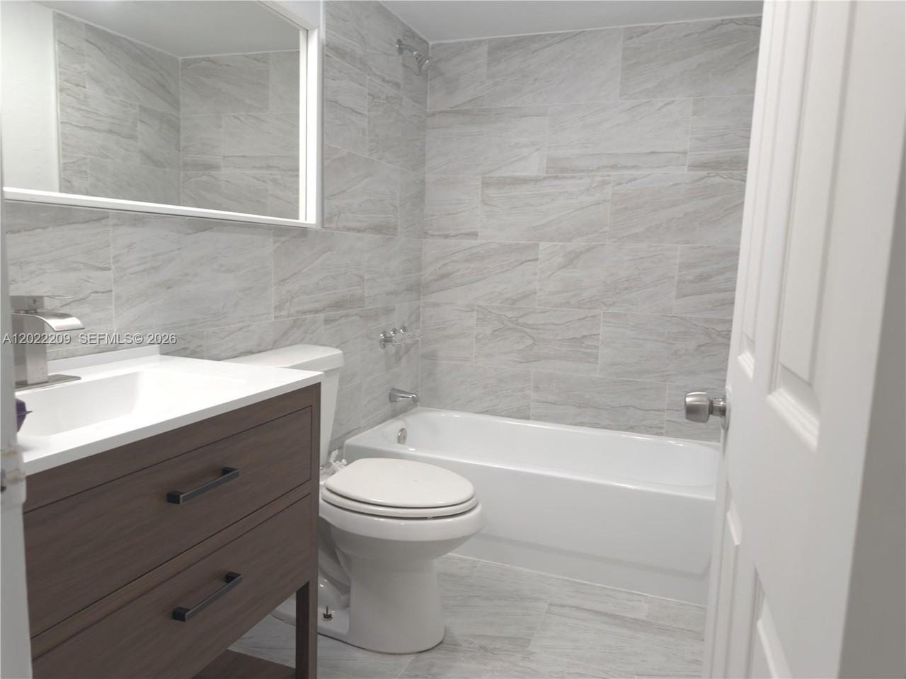 1309 Nw 8th Ave - Photo 5 of 8