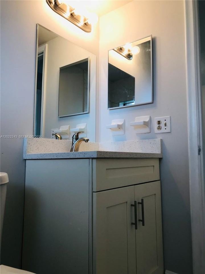 565 Nw 100th Pl #203 - Photo 6 of 10