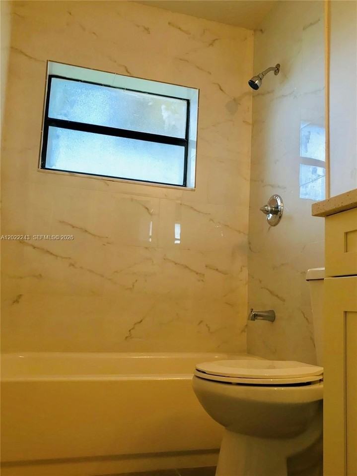 565 Nw 100th Pl #203 - Photo 7 of 10