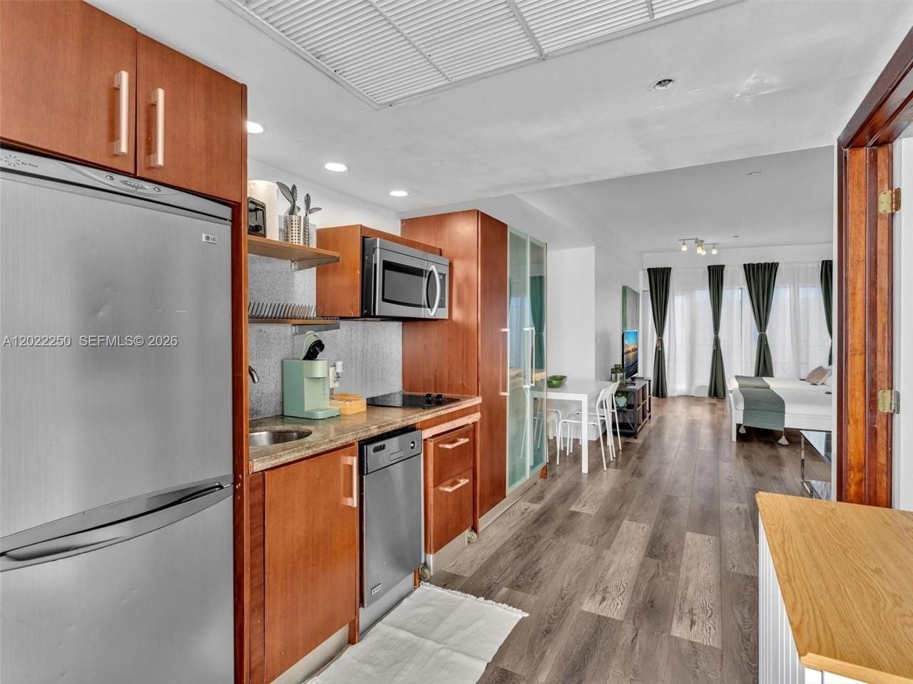 1052 Ocean Dr #C203 - Photo 7 of 35